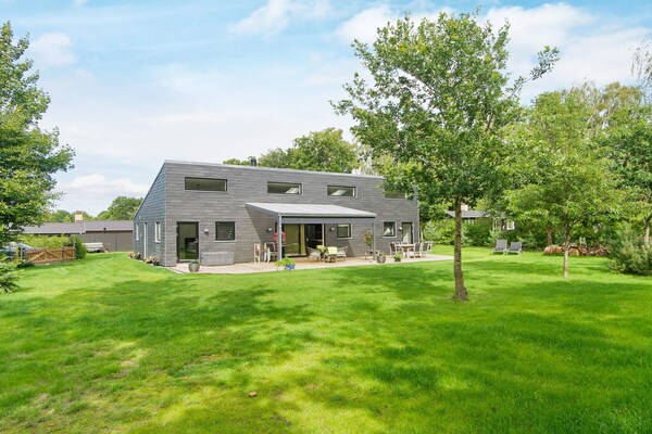 Modern vakantiehuis met whirlpool en bijgebouw op 900m van het strand in Vig - thumbnail 4