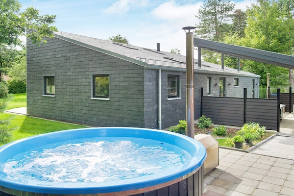 8-persoons modern vakantiehuis in Vig op 900 meter van zee - thumbnail 2