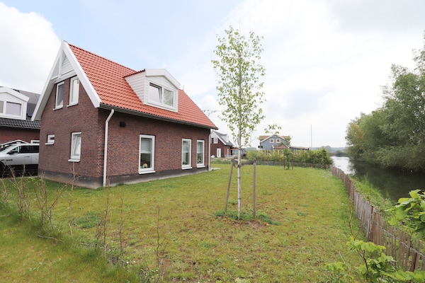 Vrijstaand vakantiehuis aan meer in Simonshaven met privétuin - thumbnail 2