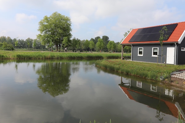 Vrijstaand vakantiehuis Rietzanger 134 aan het water in Zuid-Holland - thumbnail 1