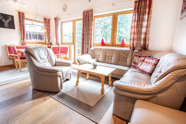 Stijlvol vakantiehuis voor 6 personen in Hochkrimml, direct bij de Zillertal Arena - thumbnail 1