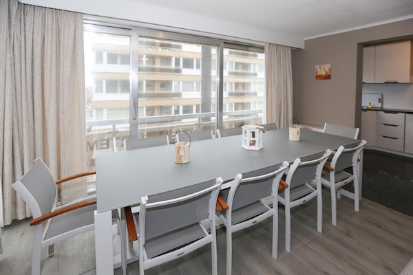 10-persoons appartement in centrum Middelkerke vlakbij het strand - thumbnail 2