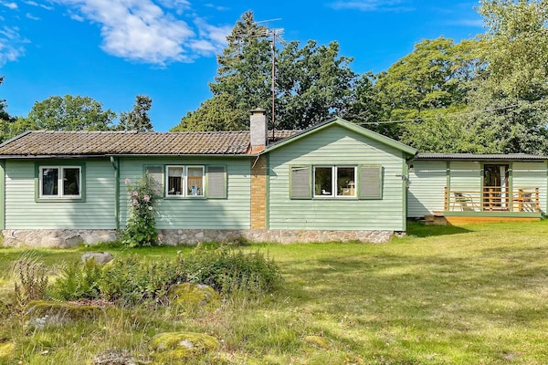 Vrijstaand vakantiehuis met gastenverblijf nabij zee in Bergkvara - thumbnail 3
