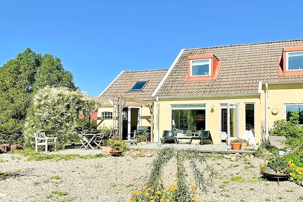 Stijlvol vakantiehuis aan de golfbaan in Österlen, vlakbij zee en meer - thumbnail 1