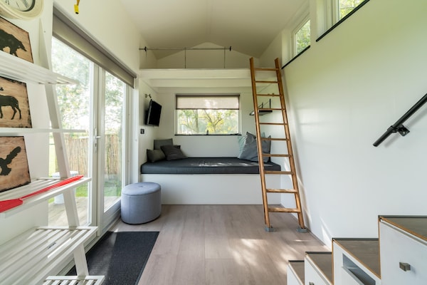 Tiny House in Burgerbrug: romantisch verblijf aan de Noord-Hollandse kust - thumbnail 2
