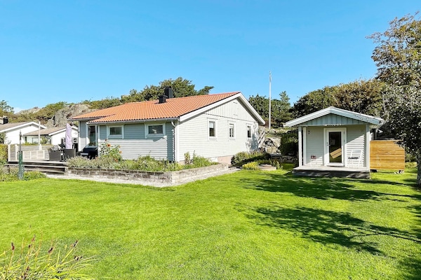 Ruim vakantiehuis voor 7 personen bij de zee in Kyrkesund, Tjörn - thumbnail 1