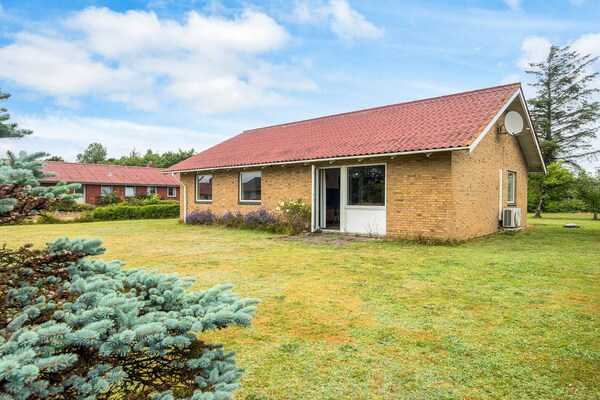 Knus vrijstaand vakantiehuis bij Ringkøbing Fjord, 740m naar zee - thumbnail 1
