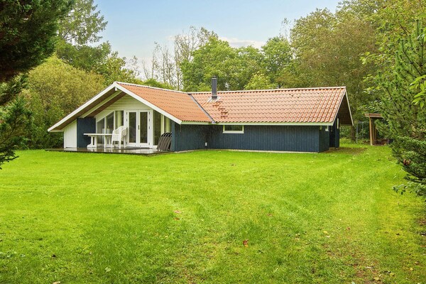 Sfeervol vakantiehuis in Fårvang met sauna en grote tuin - thumbnail 1