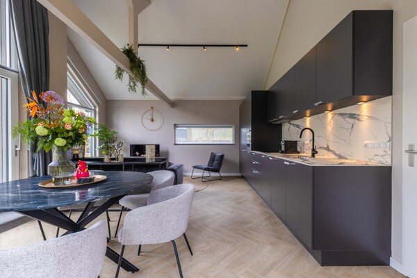 Ecovilla aan vijver op Vakantiepark Latour, honden welkom - thumbnail 3