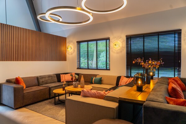 Vakantiepark Latour 7: Luxe groepsvilla met wellness in Oirschot - thumbnail 2