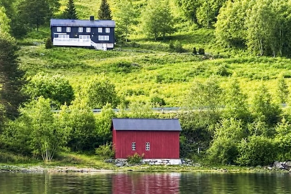 Vrijstaand vakantiehuis met panoramisch fjordzicht voor 10 personen in Snillfjord - thumbnail 2