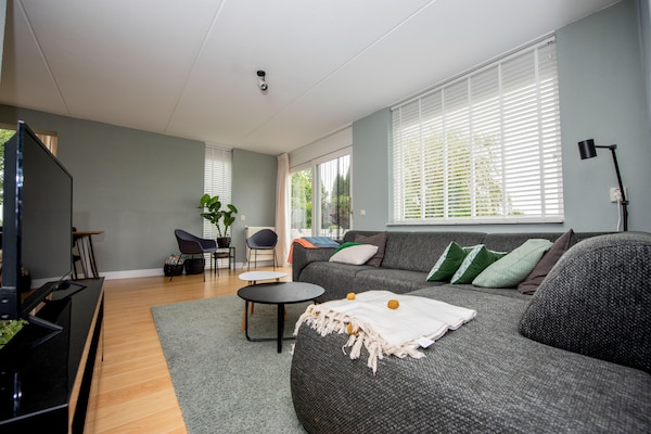 Villa aan het Sneekermeer in Terherne voor 8 personen met eigen steiger - thumbnail 1