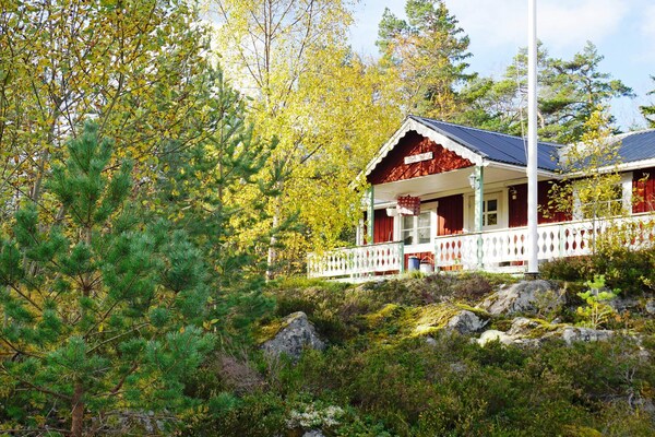 Traditioneel Zweeds vakantiehuis bij de kust van Väddö met gedeeld zwembad - thumbnail 6