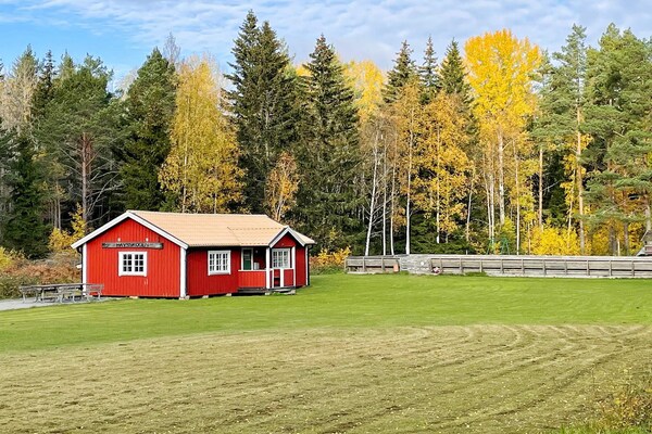 Traditioneel Zweeds vakantiehuis bij de kust van Väddö met gedeeld zwembad - thumbnail 5