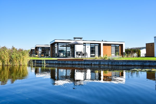 Modern vakantiehuis aan het Loosdrechtse water met hottub en open haard - thumbnail 6