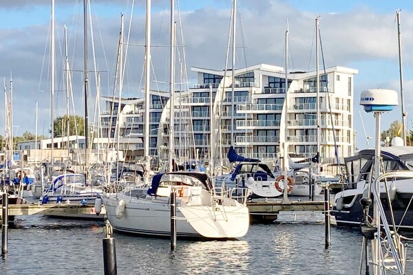 Luxe penthouse appartement aan de haven van Wendtorf - thumbnail 1