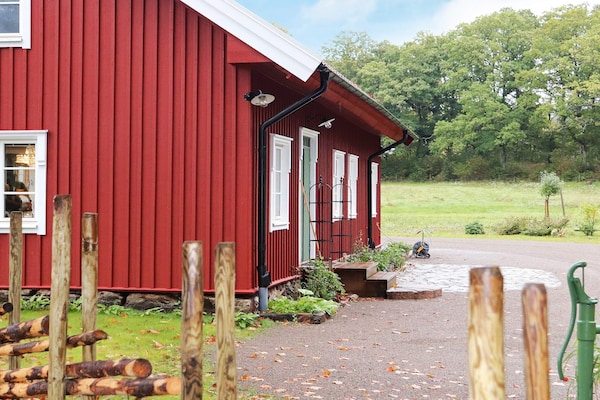Stijlvol gerenoveerd vakantiehuis aan de golfbaan bij Tvååker, Halland - thumbnail 1
