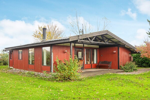 Zonovergoten vakantiehuis aan de golfbaan bij Skovmose, 620m van strand - thumbnail 1