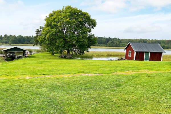 Sfeervol vakantiehuis aan het Mälarmeer met privéstrandje bij Munsö - thumbnail 6