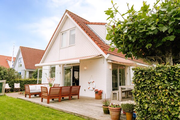 De Wetterkant: Luxe vakantiehuis aan het water in Grou, Friesland - thumbnail 2