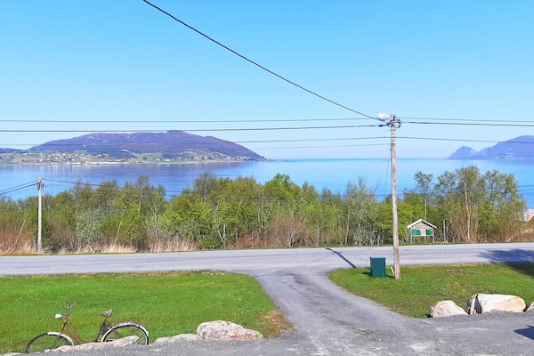 Panoramavakantiehuis bij Åram met fjordzicht en privé sfeer - thumbnail 4