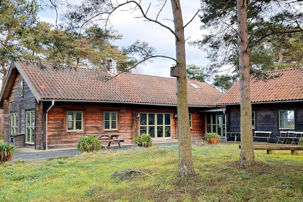Authentiek Zweeds vakantiehuis aan de golfbaan, 1,2 km van zee - thumbnail 1
