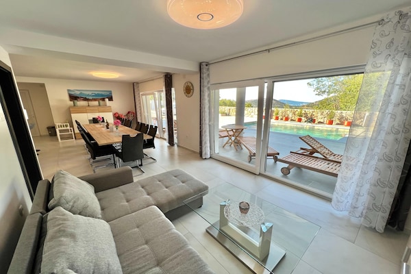 Ruime 10-slaapkamer villa met privézwembad voor 18 personen in Bribir - thumbnail 2