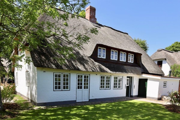 Op 1,2 km van zee: Rustgevend appartement Kapteins Hüüs in Nieblum - thumbnail 1
