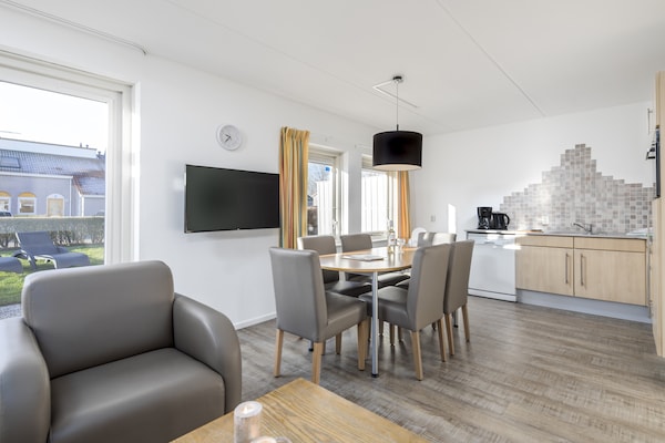 Halfvrijstaande familiebungalow op 9 minuten fietsen van Renesse strand - thumbnail 3