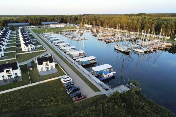 Modern vakantiehuis aan de jachthaven van Peenemünde met zeezicht - thumbnail 1