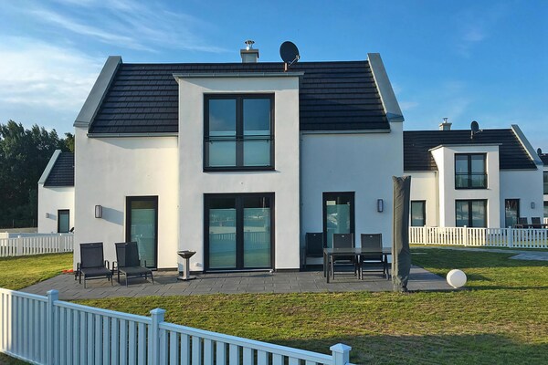 Modern vakantiehuis direct aan de jachthaven van Peenemünde, Usedom - thumbnail 1
