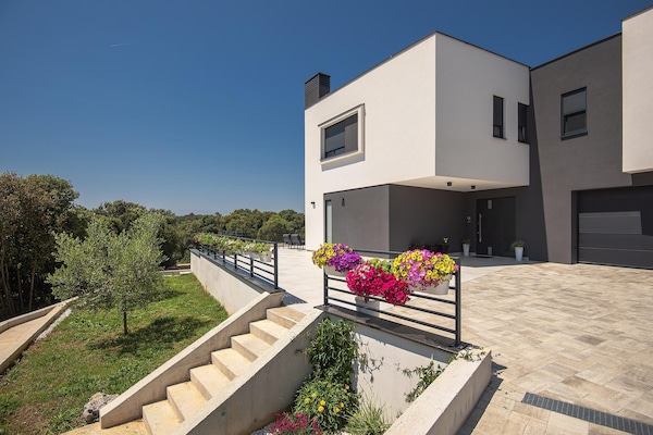 Cube Box House Angelini: Stadsappartement in Pula, 400m van strand - thumbnail 4