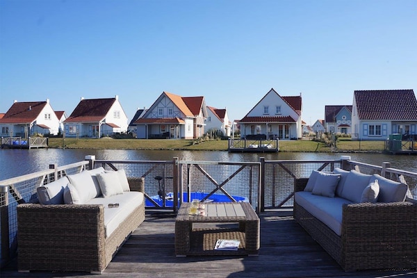 Luxe watervilla met privé-aanlegsteiger op 400m van het strand - thumbnail 5