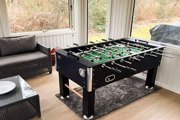 Sfeervol gerenoveerd vakantiehuis met activiteitenruimte, 220m van zee - thumbnail 2