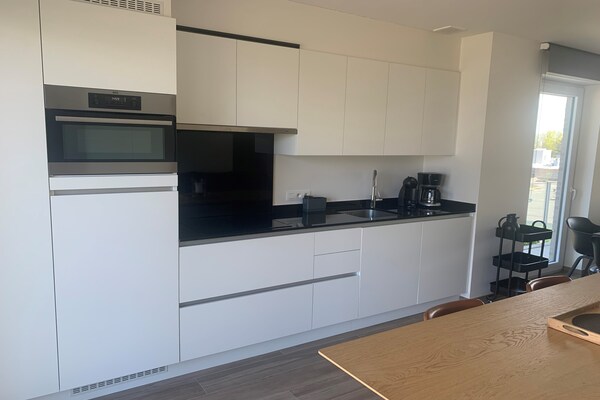 Licht appartement aan de golfbaan met duinzicht en 2 badkamers - thumbnail 2