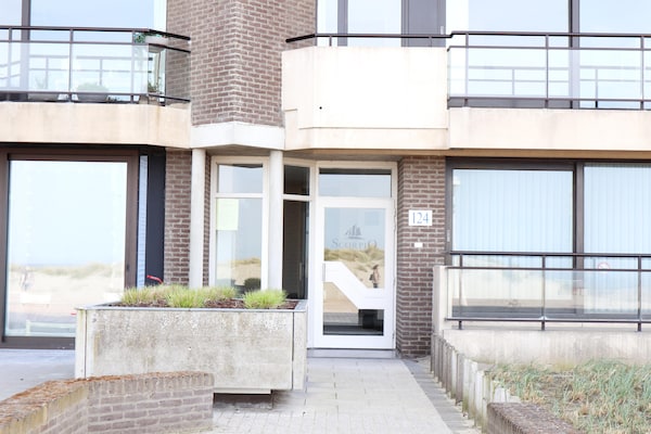 Zonovergoten appartement aan de zeewering van Nieuwpoort met terras - thumbnail 5