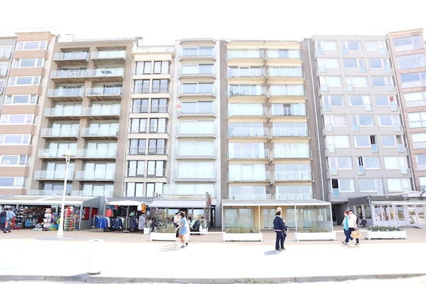 Zolderappartement aan de Zeewering met Panoramisch Zeezicht in Nieuwpoort - thumbnail 6