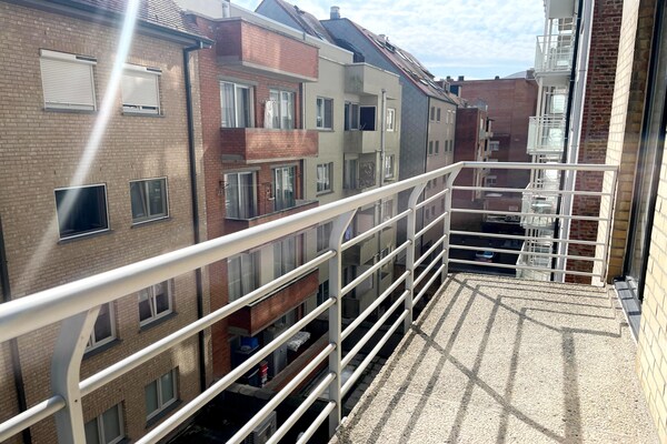 Gerenoveerd appartement op de zeedijk van Nieuwpoort met prachtig zeezicht - thumbnail 4
