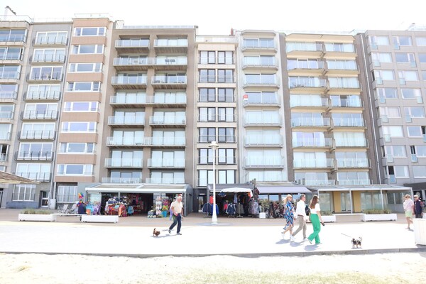Licht hoekappartement op de Zeedijk met eindeloos zeezicht in Nieuwpoort - thumbnail 5