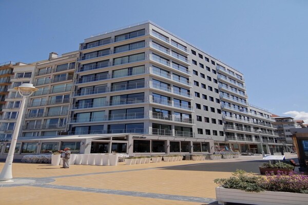 SUN BEACH I: Zonovergoten appartement aan de zeewering met zeezicht - thumbnail 6