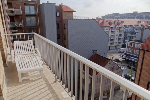Appartement met panoramisch zeezicht op de zeewering van Nieuwpoort - thumbnail 4