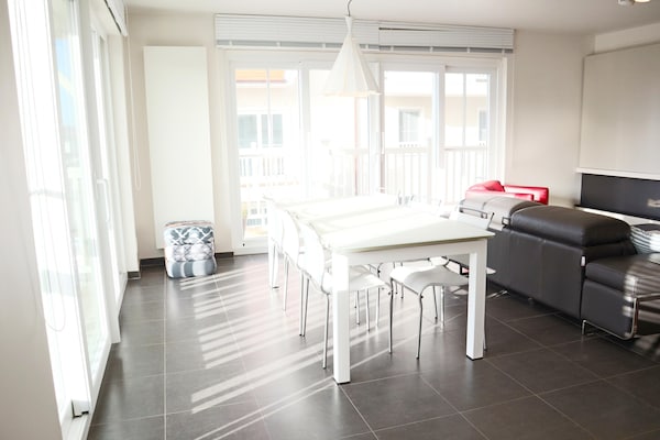 Hoekappartement met 2 slaapkamers in hartje Nieuwpoort - thumbnail 2