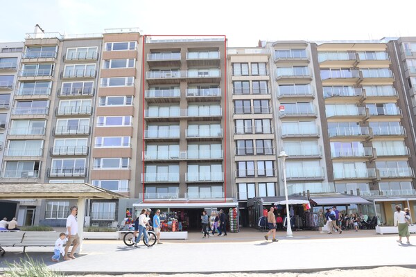 Licht appartement met zeezicht en terras aan de zeedijk van Nieuwpoort - thumbnail 6
