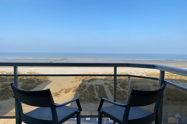 ZEEMEERMIN 502: Stijlvol appartement met zeezicht aan de Nieuwpoortse dijk - thumbnail 5
