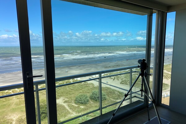 Stijlvol gerenoveerd appartement met zeezicht op de zeewering van Nieuwpoort - thumbnail 6