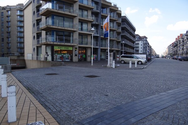 Modern appartement aan het kanaal met zeezicht en terras in Nieuwpoort - thumbnail 5