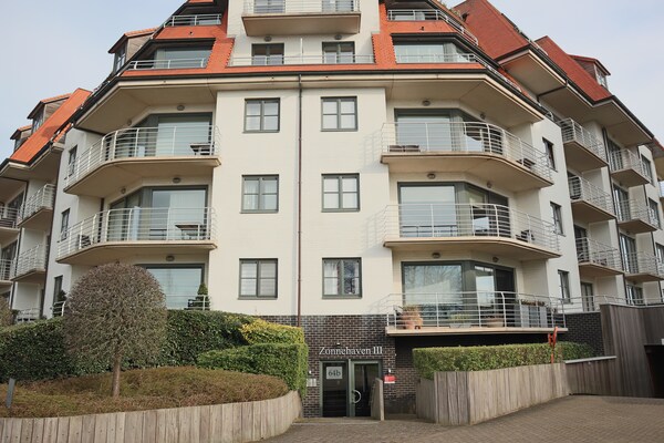 Zonnig appartement aan golfbaan in hartje Nieuwpoort met 2 slaapkamers - thumbnail 4