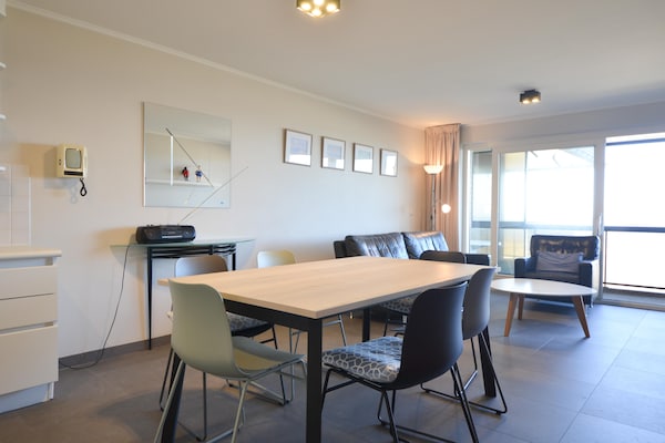 4-persoons appartement in Oostduinkerke met frontaal zeezicht - thumbnail 2