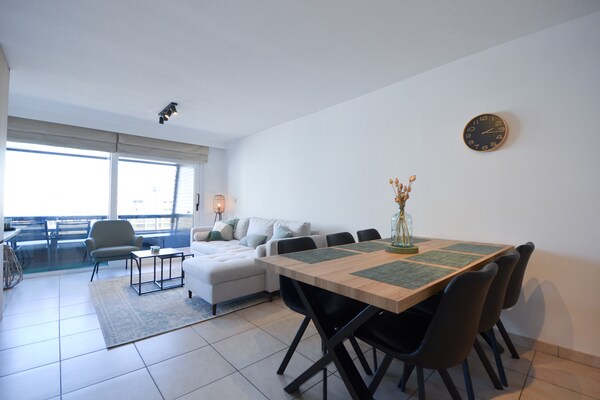 Gerenoveerd appartement op 50m van strand met zeezicht in Oostduinkerke - thumbnail 2