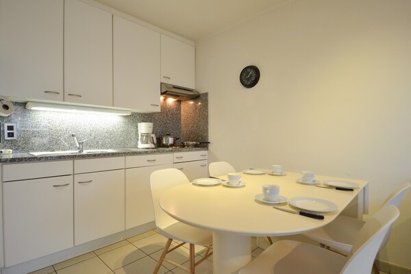 Licht appartement met zonneterras op loopafstand van strand en duinen - thumbnail 3